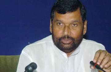 nitish has surrendered to rss says paswan