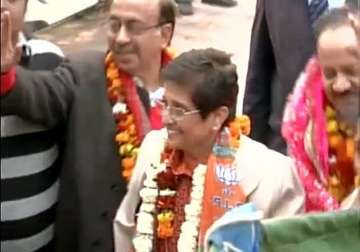 delhi polls kiran bedi promises better administration policing if voted to power