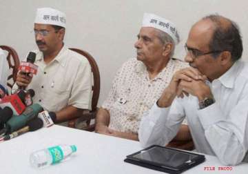 delhi polls all is not well within aam aadmi party