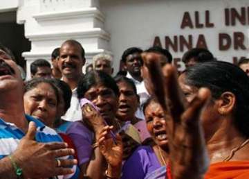 dmk condemns violence by aiadmk workers