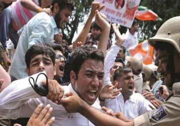 bjp mps submit privilege motion against youth congress for attacking speaker s office
