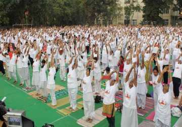mpcc criticises bjp govt for planning yoga day on sunday
