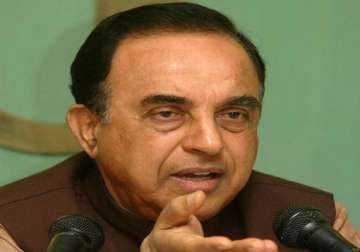 india should give strong reply to pak firing swamy