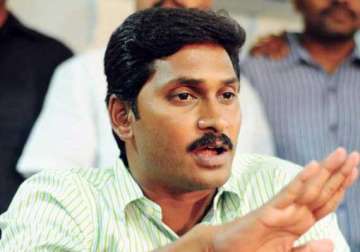 jagan detained while marching towards parliament