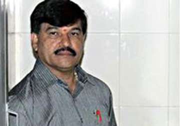 karnataka s ex bjp minister attempts suicide