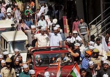 kejriwal ready to take on modi in varanasi if people approve