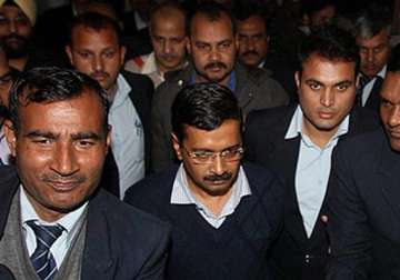 kejriwal urges party members to stay calm
