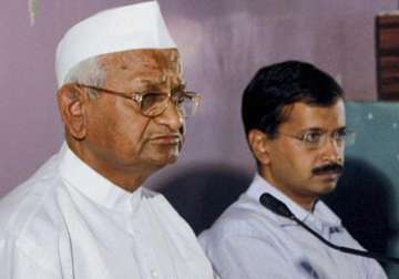 kejriwal meets anna for first time after split