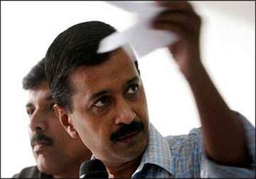 kejriwal poses 5 questions to law minister salman khurshid