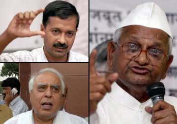 kejriwal should contest against sibal anna hazare