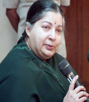 kerela obstructing mullai dam repairs says jayalalithaa