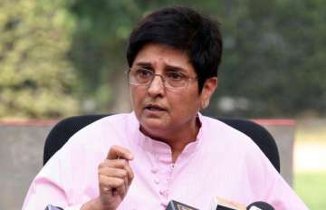 kiran bedi opposes targeting of bjp