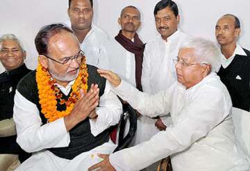 lalu surrounded by sycophants says siddique