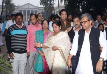 left trinamool mlas trade blows inside west bengal assembly 3 injured