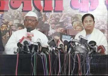 live reporting anna hazare mamata banerjee join hands for ls polls