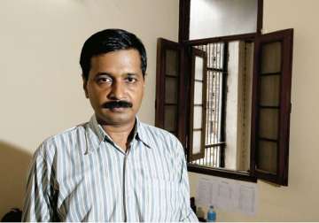 lok sabha panel to call kejriwal for remarks against mps