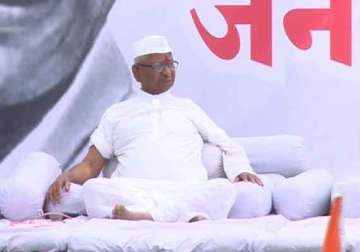 lokpal bill anna hazare accuses congress of cheating people