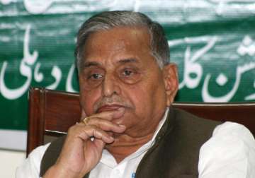 losers trying to enter sp says mulayam