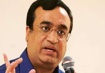 mp stampede policemen took rs 200 bribe from tractor owners ajay maken