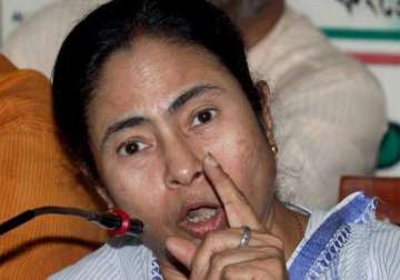 mamata faces protests loses cool during visit to barasat rape victim s home