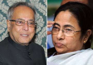 mamata congratulates pranab to attend swearing in