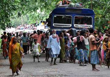 mamata offers to give shelter to bengali muslim refugees from assam