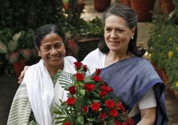 mamata to hold discussions with sonia on presidential election