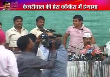 man interrupts kejriwal s press conference