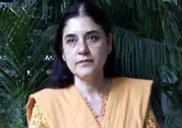 maneka gandhi hits back at priyanka on varun s path