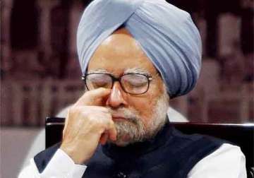 manmohan singh gets standing ovation at pmo farewell
