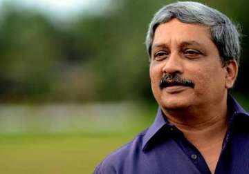 manohar parrikar accuses media of biased and paid news reporting
