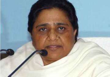 maya calls for mulayam s mental treatment over sexist remark