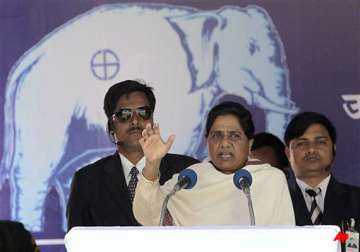 mayawati accuses centre of depriving up of funds