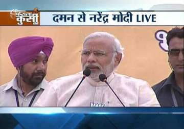 live throw out mother son govt that has ruined india says modi at daman rally