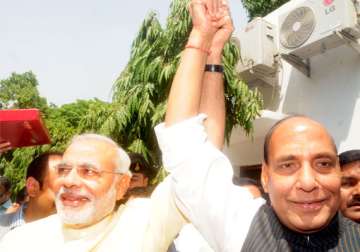 modi gets thumbs up as bjp goes into huddle