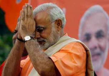 modi offers prayers at mahakaleshwar temple