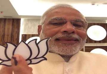 modi votes clicks selfie attacks congress