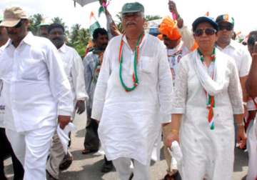 more congress leaders jump into karnataka cm race