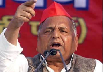 mulayam defends govt on riots on first visit to muzaffarnagar