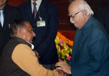 mulayam heaps praise on advani for third time