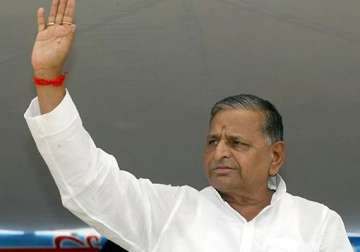 mulayam promises special law for rickshaw pullers