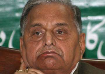 mulayam rejects reports of secret deal with congress