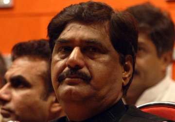 munde rules out quitting bjp