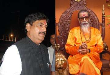 munde s exit won t impact shiv sena bjp ties says bal thackeray