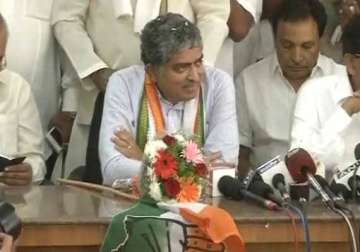 nandan nilekani formally joins congress to contest from bangalore south