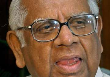 nation cannot be run by mohalla politics says somnath chatterjee