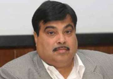 nitin gadkari jung hold talks on yamuna cleaning road safety