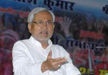 nitish takes dig at modi for trumpeting on gujarat model