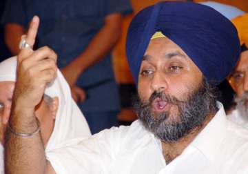 no talks with mulayam on third front sukhbir badal