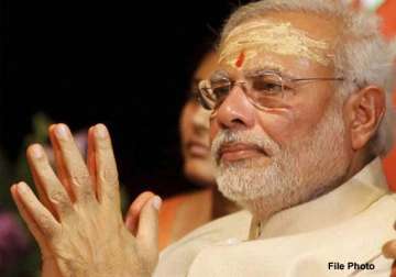 pm modi offers puja at pashupatinath temple in nepal